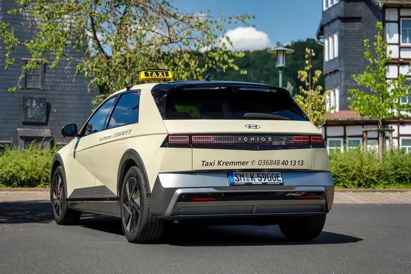 Taxi Kremmer – Hyundai IONIQ 5 von hinten